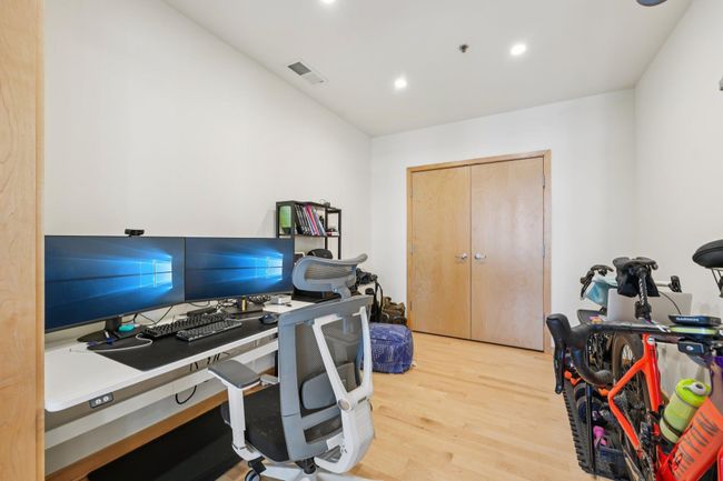 42-web-or-mls-W Lake St 305-S0708-024.jpg | Image 15