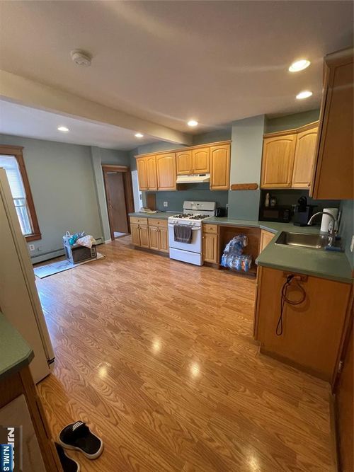 33 Leuning St, South Hackensack, NJ, 07606-1306 | Card Image