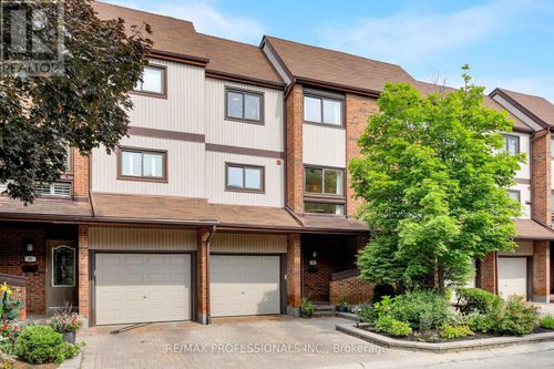 82-1080 Walden Circle, Mississauga (Clarkson), ON, M5J3M9 | Card Image