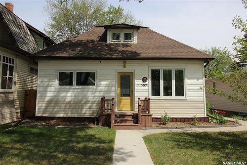 580 1st St E, Shaunavon, SK, S0N2M0 | Card Image