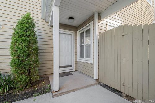 75 Eric Dr, Middle Island, NY, 11953-2622 | Card Image