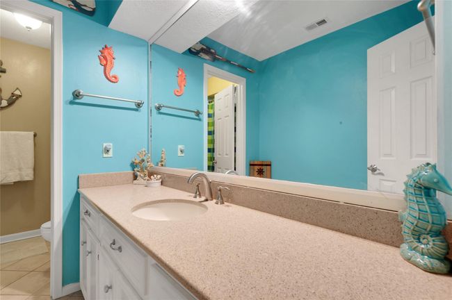 Upstairs hallway bathroom | Image 27