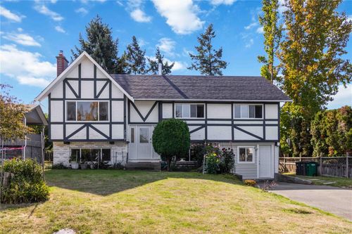 1817 Hartwood Pl, Victoria, BC, V8N1H9 | Card Image
