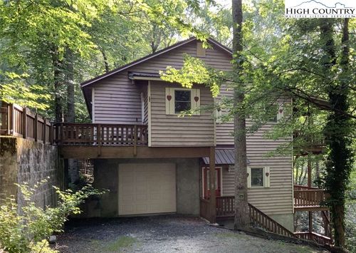 136 Hemlock Rd, Banner Elk, NC, 28604-8839 | Card Image