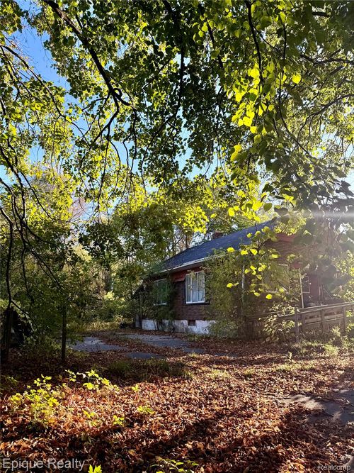 1526 Montana Ave, Flint, MI, 48506-2723 | Card Image