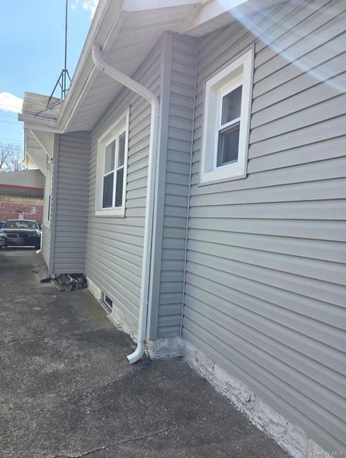 13767 Bedell St, Springfield Gardens, NY, 11413-3054 | Card Image