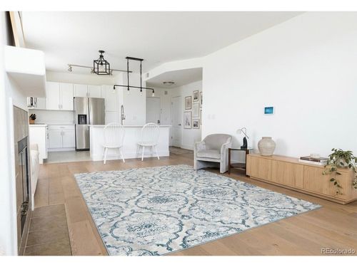 221-9079 E Panorama Cir, Englewood, CO, 80112-3562 | Card Image