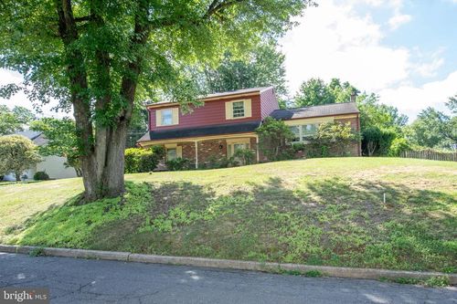 2527 Arrowhead Dr, FEASTERVILLE TREVOSE, PA, 19053-3238 | Card Image