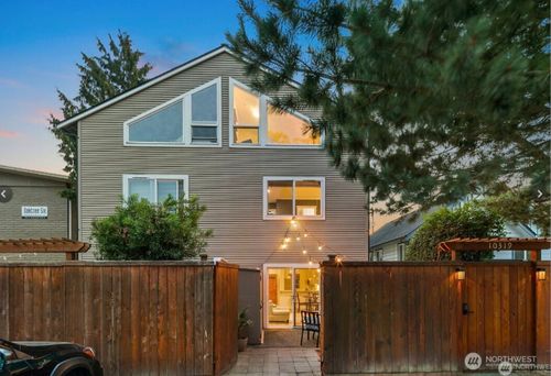 apt-a-10319 Midvale Ave N, Seattle, WA, 98133-9493 | Card Image