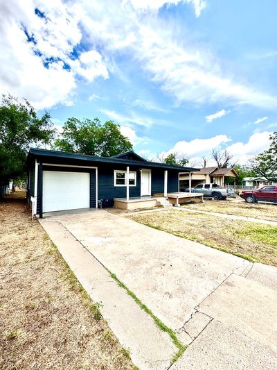 4004 Travis St, Home with 3 bedrooms, 2 bathrooms and 1 parking in San Angelo TX | Image 3