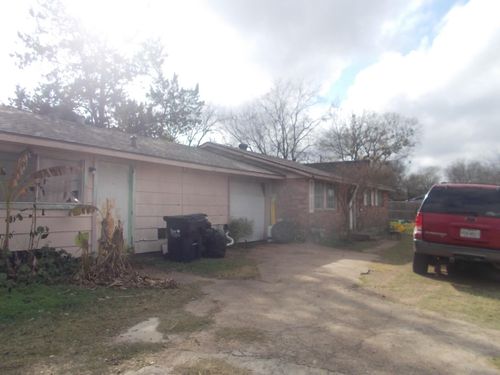 705-703 Cottonwood St, Brenham, TX, 77833-2709 | Card Image