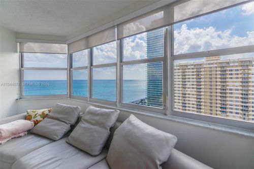 apt-19e-1950 Ocean Dr, Hallandale Beach, FL, 33009-5945 | Card Image