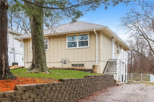 1416 E Pacific Ave, Independence, MO, 64050-4750 | Card Image