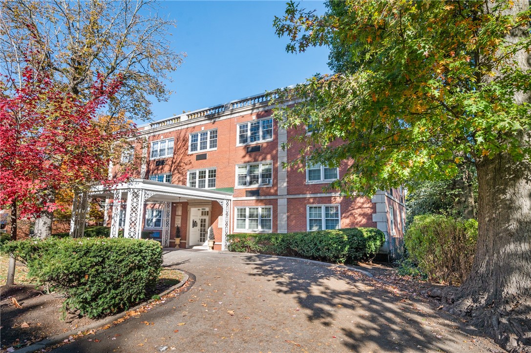 1c 5025 Fifth Ave, For Sale in Shadyside Zoocasa