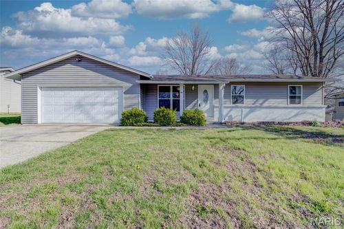 2 Country Ln, Warrenton, MO, 63383-2721 | Card Image