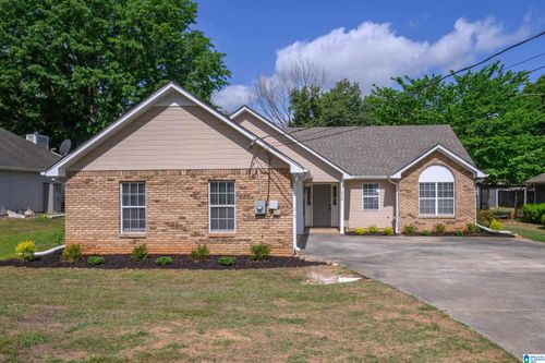 1628 Eastern Valley Rd, BESSEMER, AL, 35022-8303 | Card Image