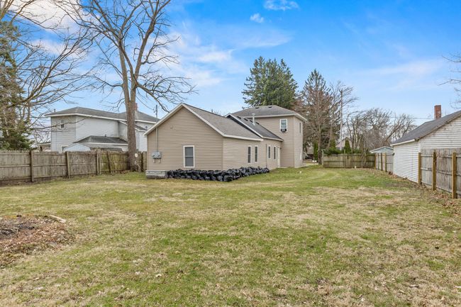 725 Washington St, Home with 0 bedrooms, 0 bathrooms and 4 parking in Lakeview MI | Image 6