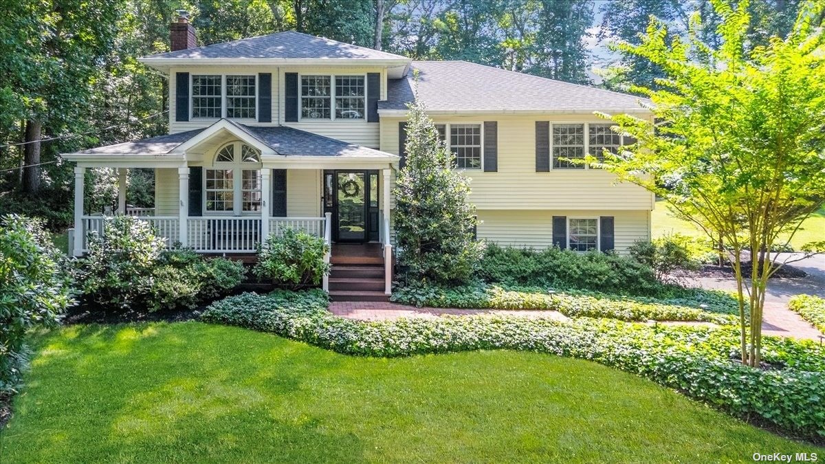 Wolf Hill Rd, Dix Hills, NY 11746