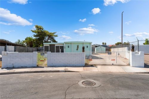 199 Betty Ln, Las Vegas, NV, 89110-4848 | Card Image