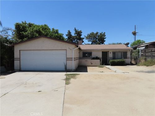 925 Navajo Rd, Perris, CA, 92570 | Card Image