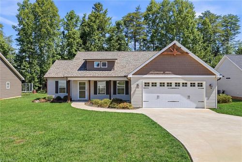 109 Brook Ridge Dr, Thomasville, NC, 27360-5677 | Card Image