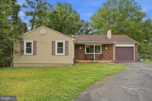 1000 Manor Ln, Langhorne, PA, 19053-3529 | Card Image