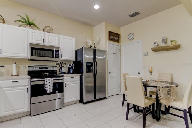 26642 Castleview Way, Townhouse with 3 bedrooms, 2 bathrooms and null parking in Wesley Chapel FL | Image 11