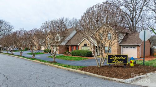 204 W 18th St, Newton, NC, 28658-2930 | Card Image