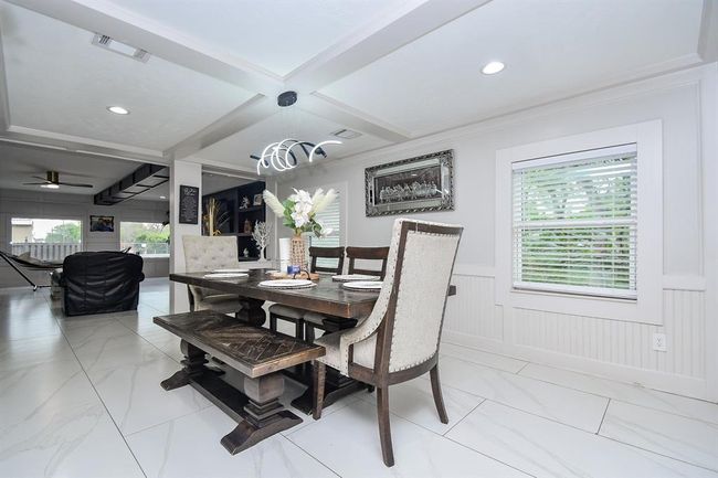 4615 W Walnut St, House other with 5 bedrooms, 4 bathrooms and 2 parking in Pearland TX | Image 16