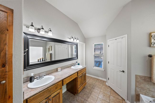 162 Champions Blvd, House other with 3 bedrooms, 2 bathrooms and null parking in La Vernia TX | Image 25