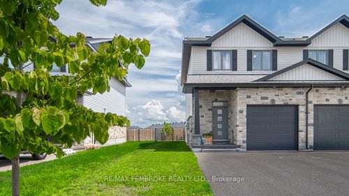 67 Chad St, Petawawa, ON, K8H0G9 | Card Image