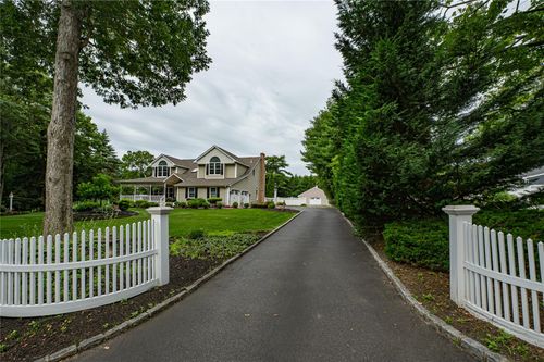 22 Hillside Ave, Saint James, NY, 11780-3108 | Card Image