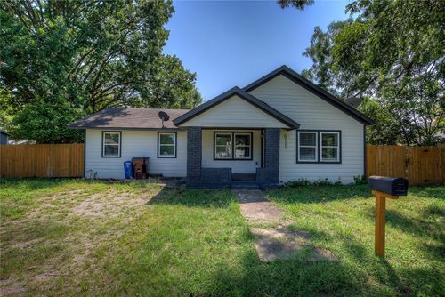 911 S 4th St, Bonham, TX, 75418-4608 | Card Image