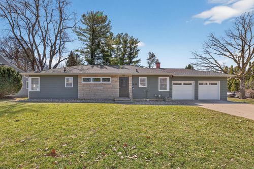 210 Ivanhoe Road, Waterloo, IA, 50701 | Card Image