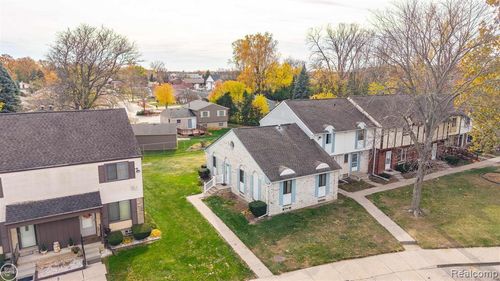 8338 Hickory Dr, Sterling Heights, MI, 48312-4718 | Card Image