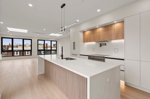 2-152 W Third, Boston, MA, 02127 | Card Image