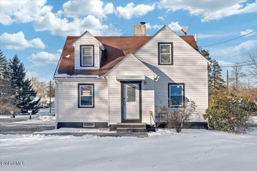 424 N Greenbush Rd, Rensselaer, NY, 12144-9436 | Card Image