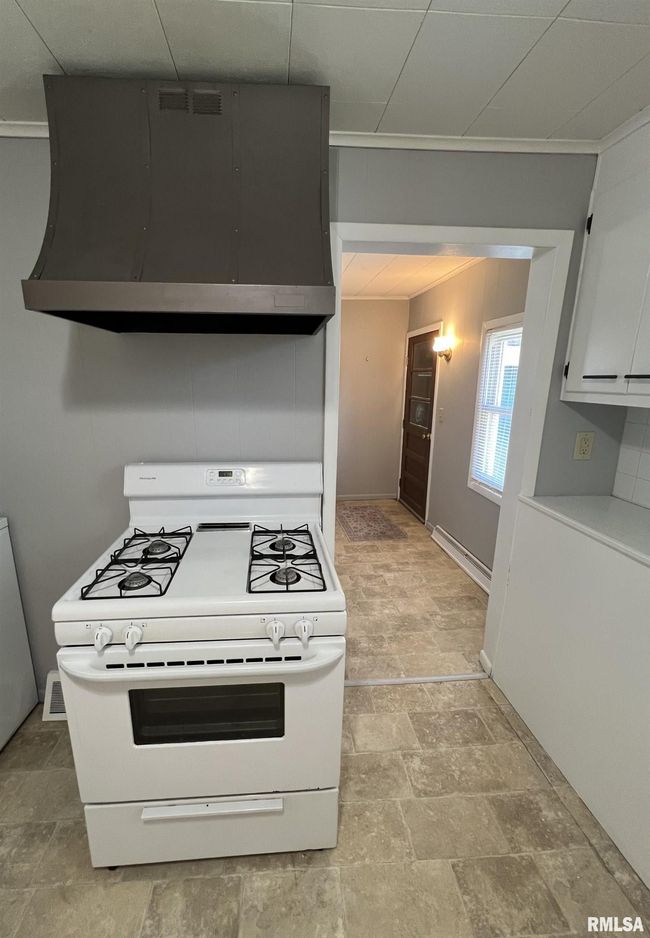 700 Willow St, House other with 2 bedrooms, 1 bathrooms and null parking in Kewanee IL | Image 12