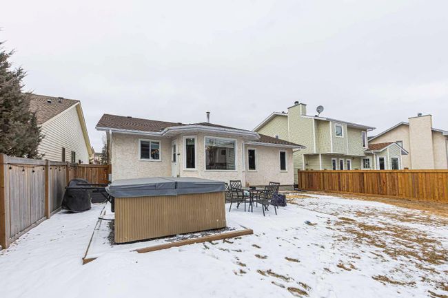 414 Ormsby Rd West Nw, Home with 3 bedrooms, 3 bathrooms and 4 parking in Edmonton AB | Image 20