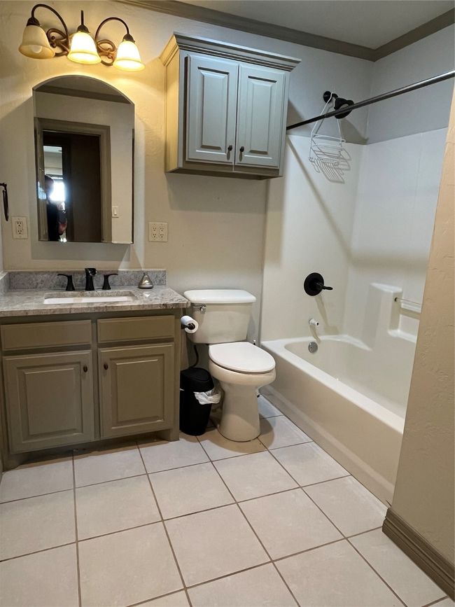 Hall Bath | Image 15