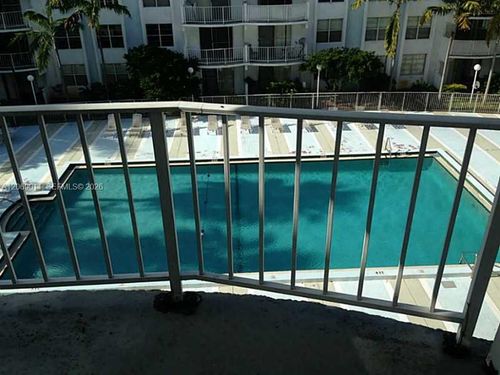b-614-488 Nw 165th Street Rd, Miami, FL, 33169-6463 | Card Image
