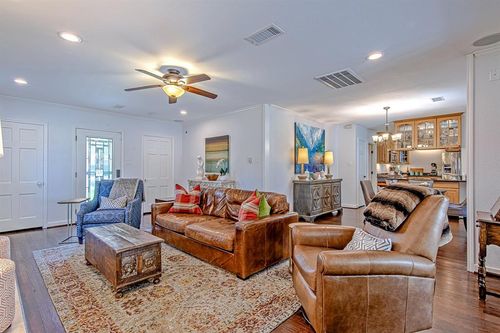 520 W 30th St, Houston, TX, 77018-8308 | Card Image