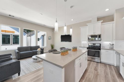 e-238 Julia St, Houston, TX, 77022-3135 | Card Image