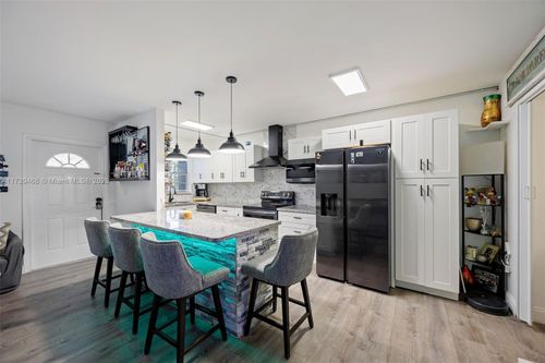 apt-108-714 Ne 10th St, Hallandale Beach, FL, 33009-2506 | Card Image