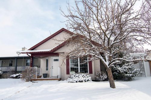 404 18 St Se, High River, AB, T1V1W3 | Card Image