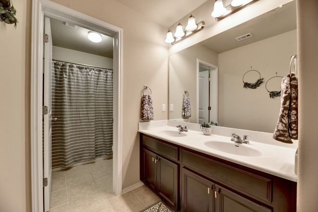 Secondary bath upstairs with dual sinks | Image 21