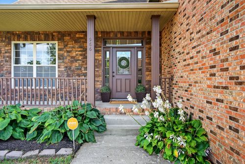966 Willow Cir, Clarksville, TN, 37043-6852 | Card Image