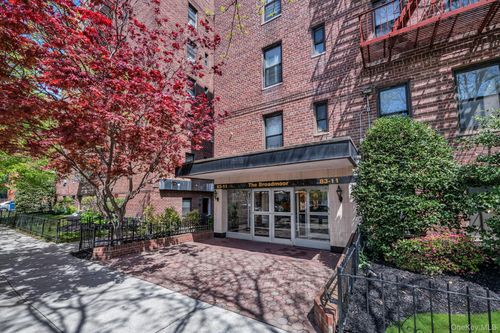 1d-83-11 139th St, Briarwood, NY, 11435-1602 | Card Image