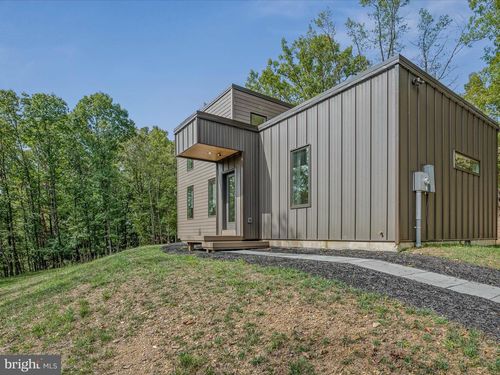 1573 Holly Hill Ln, BERKELEY SPRINGS, WV, 25411 | Card Image