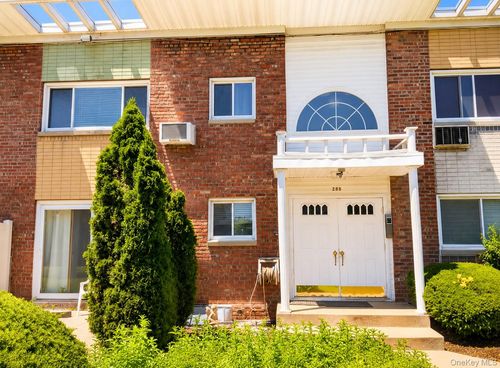 2c-265 Newbridge Rd, Levittown, NY, 11756-1588 | Card Image